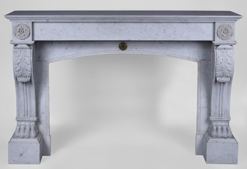 Старинный камин в стиле Наполеона III с львиными лапами, изготовленный из каррарского мрамора. Старинный камин в стиле Наполеона III с львиными лапами, изготовленный из каррарского мрамора.-0