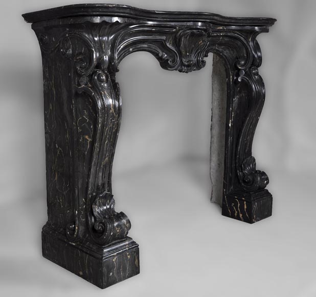 Старинный камин в стиле Наполеона III, изготовленный из мраморовидного селенита, имитирующего мрамор Портор.  Старинный камин в стиле Наполеона III, изготовленный из мраморовидного селенита, имитирующего мрамор Портор. -3