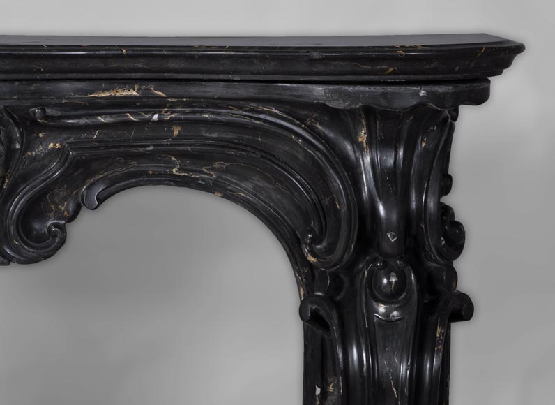 Старинный камин в стиле Наполеона III, изготовленный из мраморовидного селенита, имитирующего мрамор Портор.  Старинный камин в стиле Наполеона III, изготовленный из мраморовидного селенита, имитирующего мрамор Портор. -8