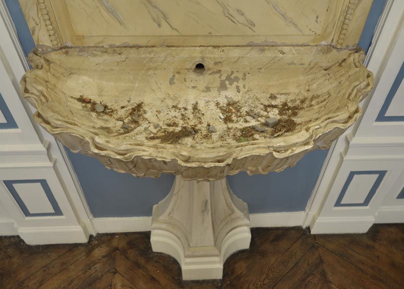 Красивый комнатный фонтан с деревянной панелью и натюрмортом.  Красивый комнатный фонтан с деревянной панелью и натюрмортом. -8