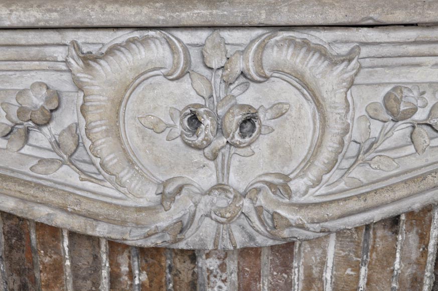 Часть деревянной отделки комнаты в стиле Людовика XV с каменным камином 18 века. Часть деревянной отделки комнаты в стиле Людовика XV с каменным камином 18 века.-10