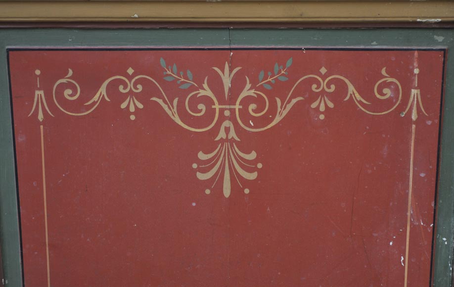 Старинная двустворчатая дверь, украшенная расписными цветочными мотивами. Старинная двустворчатая дверь, украшенная расписными цветочными мотивами.-5