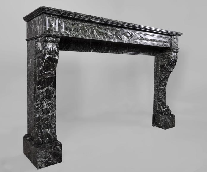 Старинный камин в стиле Наполеона III, изготовленный из мрамора Вер де Мер, украшенный львиными лапами. Старинный камин в стиле Наполеона III, изготовленный из мрамора Вер де Мер, украшенный львиными лапами.-2