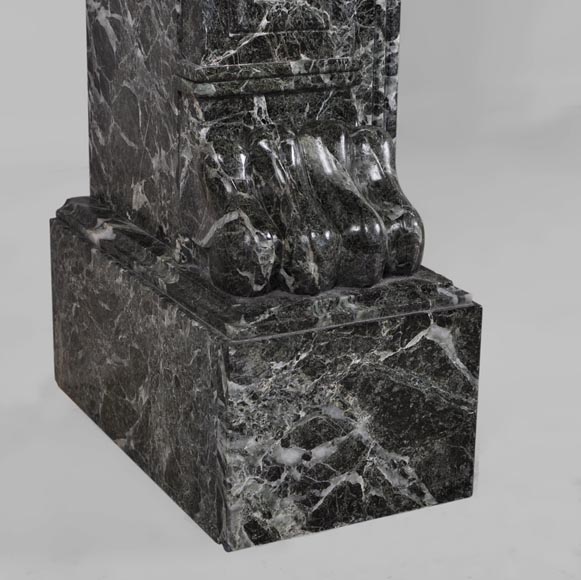 Старинный камин в стиле Наполеона III, изготовленный из мрамора Вер де Мер, украшенный львиными лапами. Старинный камин в стиле Наполеона III, изготовленный из мрамора Вер де Мер, украшенный львиными лапами.-5