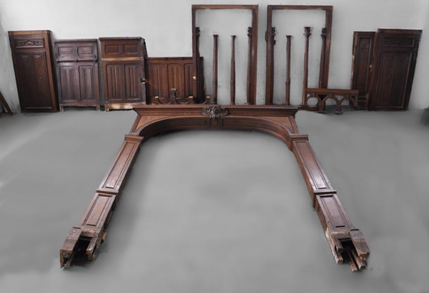 Деревянная комната из скульптурного дуба, украшенная головами сатиров и мотивами драпированной ткани, 19 века. Деревянная комната из скульптурного дуба, украшенная головами сатиров и мотивами драпированной ткани, 19 века.-0