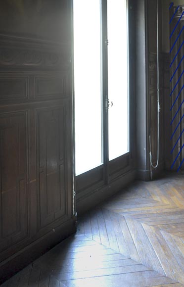 Ансамбль декоративных стенных панелей из дуба, украшенный фризом волнообразного орнамента. Ансамбль декоративных стенных панелей из дуба, украшенный фризом волнообразного орнамента.-5