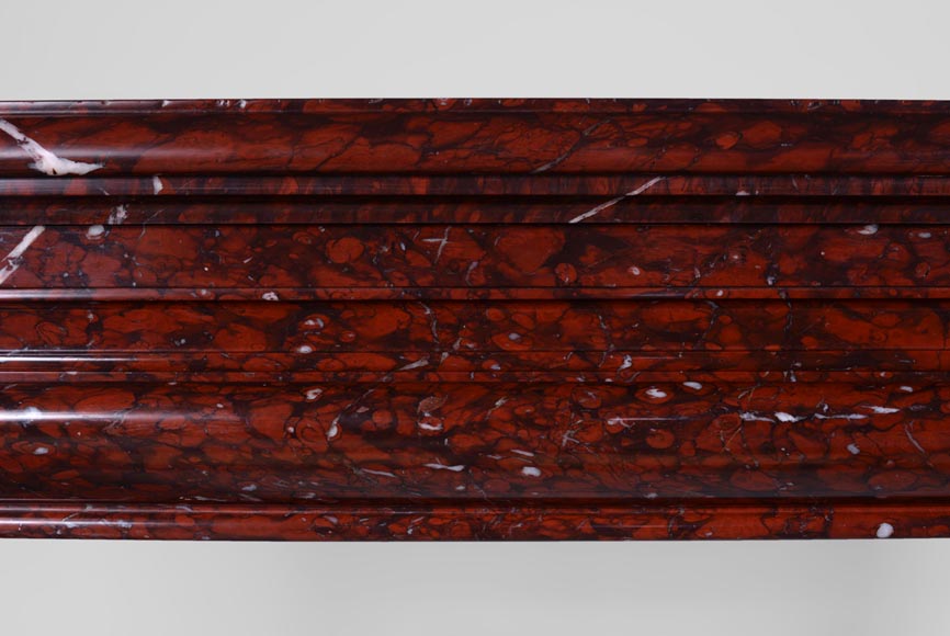 Старинный камин в стиле Людовика XIV, изготовленный из мрамора красный Гриотт, с чугунной внутренней вставкой. Старинный камин в стиле Людовика XIV, изготовленный из мрамора красный Гриотт, с чугунной внутренней вставкой.-1