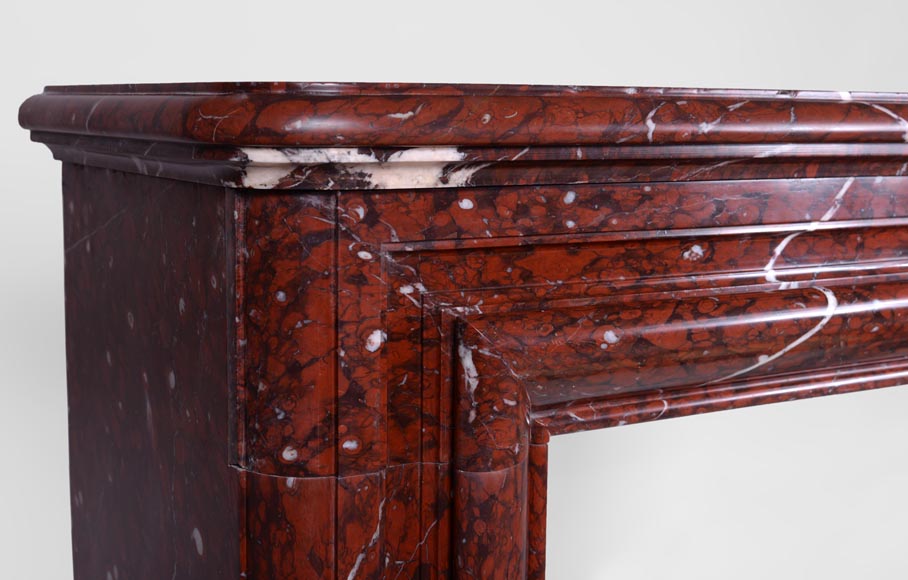 Старинный камин в стиле Людовика XIV, изготовленный из мрамора красный Гриотт, с чугунной внутренней вставкой. Старинный камин в стиле Людовика XIV, изготовленный из мрамора красный Гриотт, с чугунной внутренней вставкой.-3