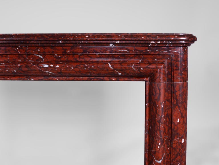 Старинный камин в стиле Людовика XIV, изготовленный из мрамора красный Гриотт, с чугунной внутренней вставкой. Старинный камин в стиле Людовика XIV, изготовленный из мрамора красный Гриотт, с чугунной внутренней вставкой.-6