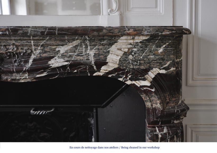 Красивый старинный камин в стиле эпохи Регентства, изготовленный в 19 веке из Кампанского мрамора Гран Меланж. Красивый старинный камин в стиле эпохи Регентства, изготовленный в 19 веке из Кампанского мрамора Гран Меланж.-9