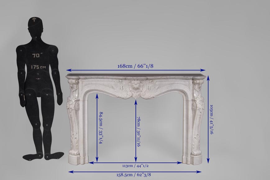 Красивый старинный камин в стиле Людовика XV, изготовленный из белого каррарского мрамора, украшенный пышными орнаментами. Красивый старинный камин в стиле Людовика XV, изготовленный из белого каррарского мрамора, украшенный пышными орнаментами.-10