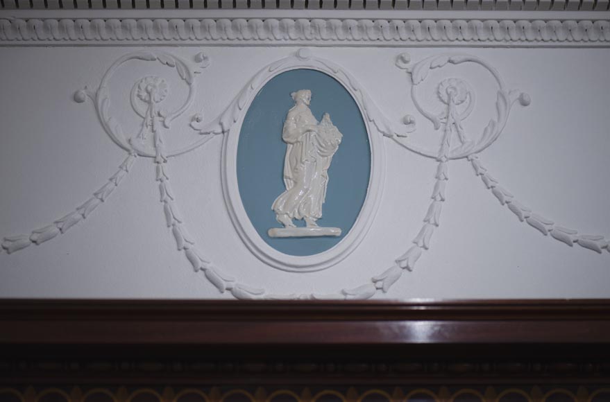 Великолепная деревянная обшивка комнаты в стиле Регентства, украшенная маркетри из красного дерева с камином, Франция 19 век. Великолепная деревянная обшивка комнаты в стиле Регентства, украшенная маркетри из красного дерева с камином, Франция 19 век.-18