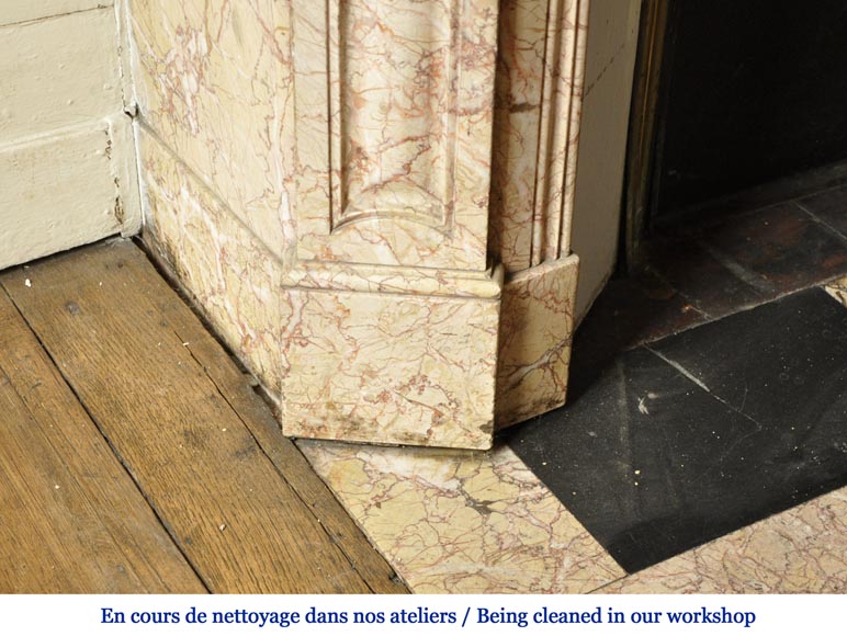 Старинный камин в стиле Людовика XV, изготовленный из мрамора Breccia Nuvolata, украшенный раковиной из каррарского мрамора. Старинный камин в стиле Людовика XV, изготовленный из мрамора Breccia Nuvolata, украшенный раковиной из каррарского мрамора.-4