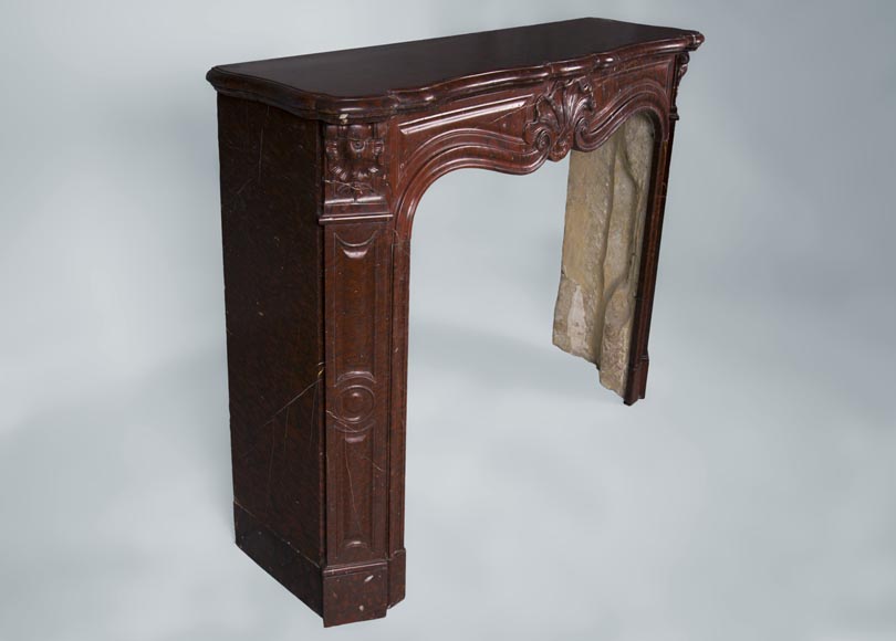 Старинный камин в стиле Людовика XV с тремя раковинами, изготовленный из мрамора красный Гриотт. Старинный камин в стиле Людовика XV с тремя раковинами, изготовленный из мрамора красный Гриотт.-2