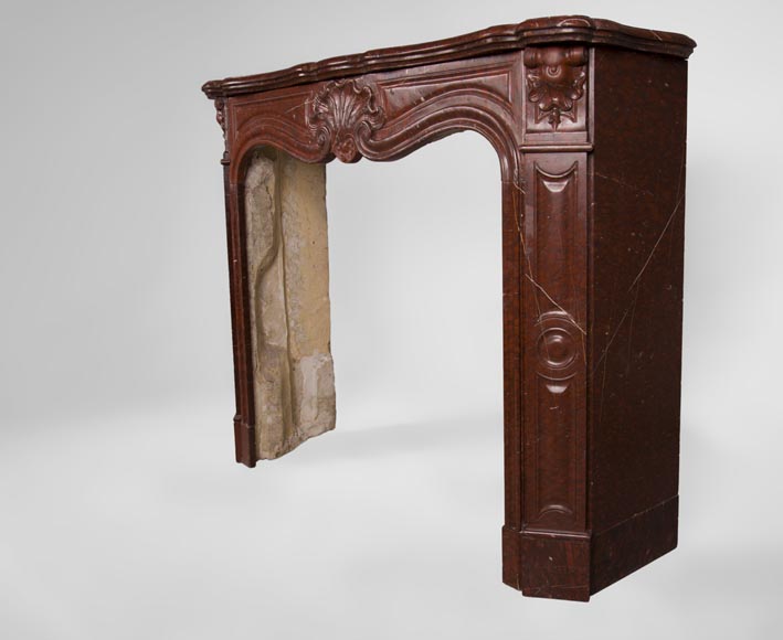 Старинный камин в стиле Людовика XV с тремя раковинами, изготовленный из мрамора красный Гриотт. Старинный камин в стиле Людовика XV с тремя раковинами, изготовленный из мрамора красный Гриотт.-5
