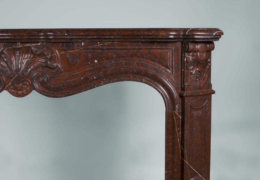 Старинный камин в стиле Людовика XV с тремя раковинами, изготовленный из мрамора красный Гриотт. Старинный камин в стиле Людовика XV с тремя раковинами, изготовленный из мрамора красный Гриотт.-6