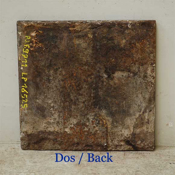 Старинная каминная плита с гербами Франции и Наварры, датированная 1613м годом. Старинная каминная плита с гербами Франции и Наварры, датированная 1613м годом.-5