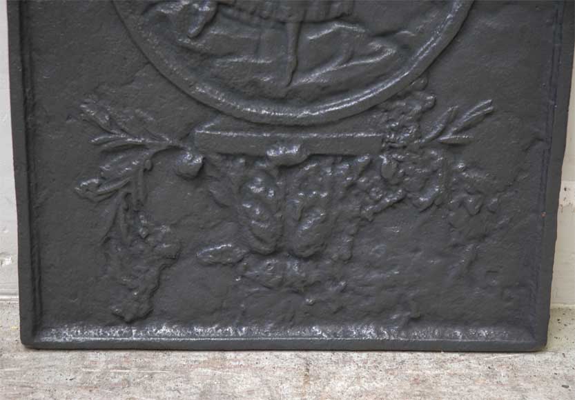 Старинная каминная плита, украшенная танцовщицей. Старинная каминная плита, украшенная танцовщицей.-3