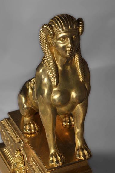 Старинная перекладина дровницы со сфинксами, изготовленная из позолоченной бронзы. Старинная перекладина дровницы со сфинксами, изготовленная из позолоченной бронзы.-4