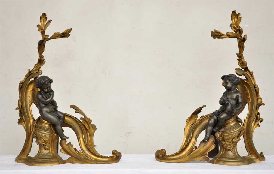 Старинная дровница из бронзы с двумя патинами, украшенная Аллегорией Вина. Старинная дровница из бронзы с двумя патинами, украшенная Аллегорией Вина.-0