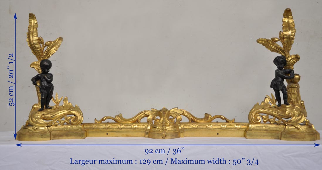 Старинная бронзовая перекладина дровницы с двумя патинами, украшенная африканскими детьми. Старинная бронзовая перекладина дровницы с двумя патинами, украшенная африканскими детьми.-9