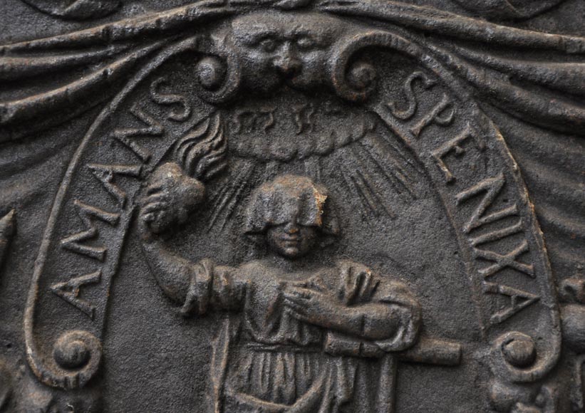 Большая старинная каминная плита, украшенная янсенистским сюжетом. Большая старинная каминная плита, украшенная янсенистским сюжетом.-2