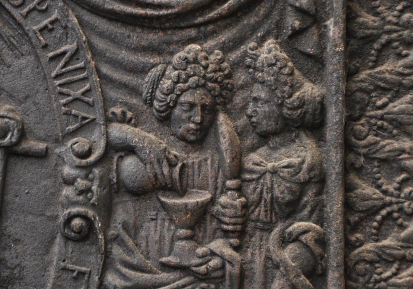 Большая старинная каминная плита, украшенная янсенистским сюжетом. Большая старинная каминная плита, украшенная янсенистским сюжетом.-7