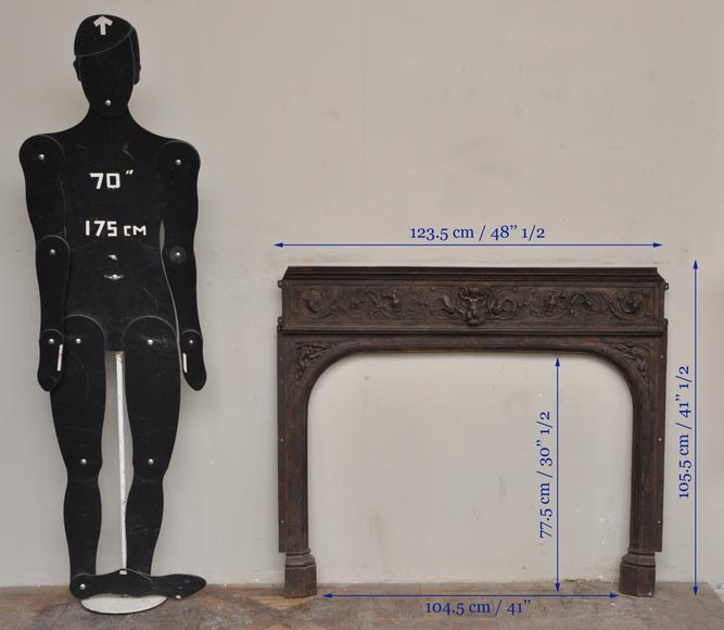 Чугунная внутренняя вставка камина в стиле Наполеона III, украшенная причудливыми орнаментами и химерами. Чугунная внутренняя вставка камина в стиле Наполеона III, украшенная причудливыми орнаментами и химерами.-12