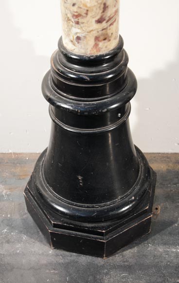 Пара старинных колонн в стиле Людовика XVI, изготовленных из мрамора Brèche Violette и скульптурного позолоченного дерева. Пара старинных колонн в стиле Людовика XVI, изготовленных из мрамора Brèche Violette и скульптурного позолоченного дерева.-4