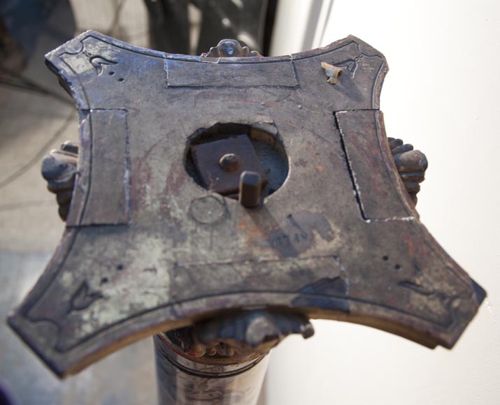 Пара старинных колонн в стиле Людовика XVI, изготовленных из мрамора Brèche Violette и скульптурного позолоченного дерева. Пара старинных колонн в стиле Людовика XVI, изготовленных из мрамора Brèche Violette и скульптурного позолоченного дерева.-5