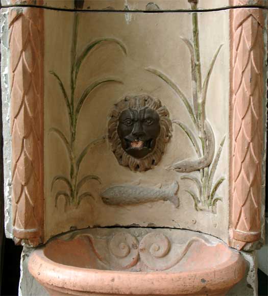 Провансальский фонтан из крашеного камня.-2