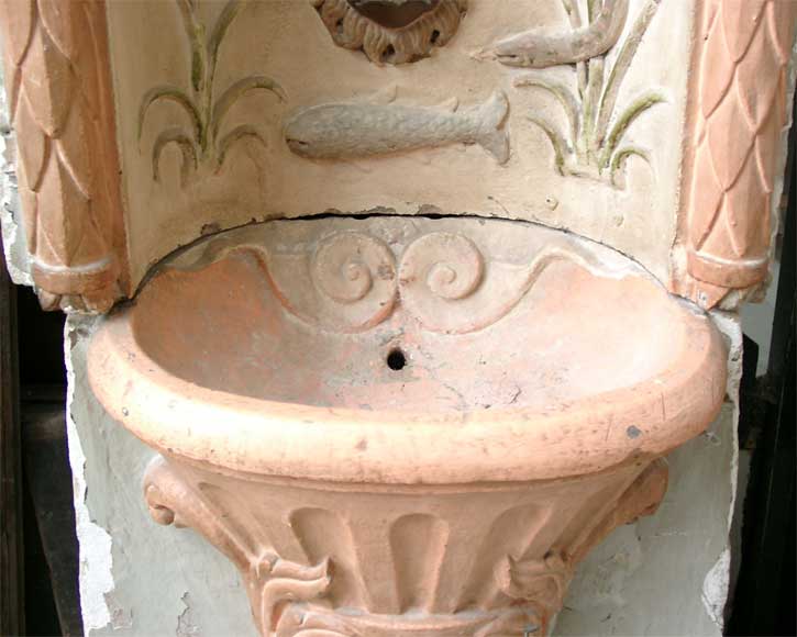 Провансальский фонтан из крашеного камня.-4
