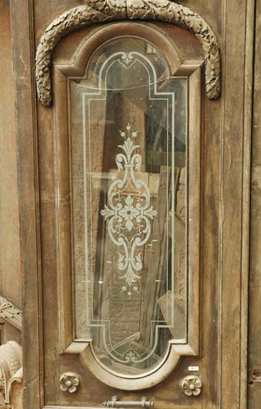 Двустворчатая деревянная дверь с головами сатиров-3