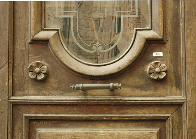 Двустворчатая деревянная дверь с головами сатиров-7