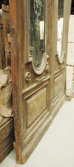 Двустворчатая деревянная дверь с головами сатиров-9