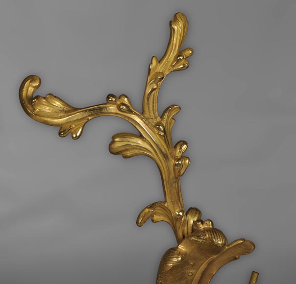 Пара старинных дровниц в стиле Людовика XV из позолоченной бронзы, украшенных Амурчиками.-5