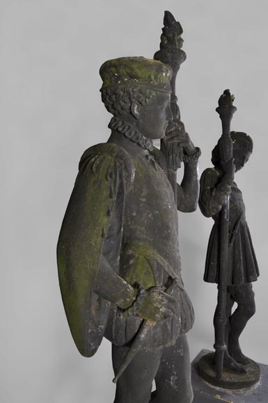 «Пажи», великолепная пара чугунных статуй, изготовленных литейной мастерской Валь дОсн.-4