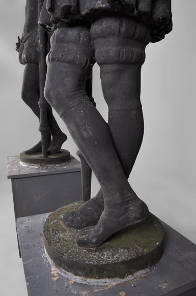 «Пажи», великолепная пара чугунных статуй, изготовленных литейной мастерской Валь дОсн.-10