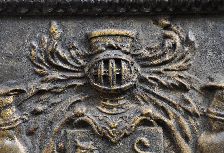 Великолепная каминная плита, украшенная гербами Жана Буэ де Савини, первой половины 18 века.-2