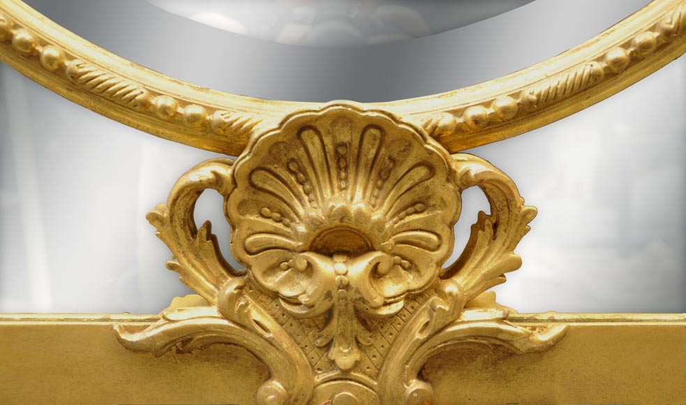 Великолепное зеркало с перегородками в стиле Наполеона III из дерева и позолоченного стюка, украшенное амурчиками и медальонами с женскими профилями. -10