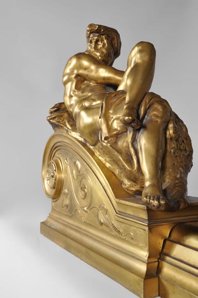 Фердинанд БАРБЕДИЕНН – «День» и «Ночь», великолепная перекладина дровницы из позолоченной бронзы, украшенная по модели скульптур работы Микеланджело на гробнице Жюльена Медичи.-8