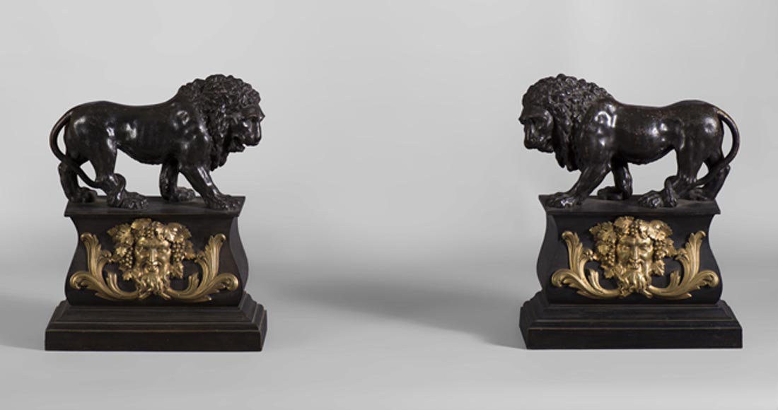 Пара старинных дровниц из патинированной и позолоченной бронзы, украшенных львами и масками Бахуса, 19 век.-0