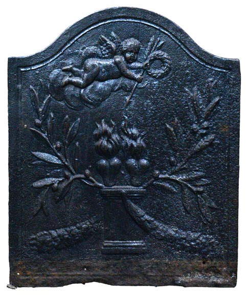 «Два сердца, пылающих на алтаре», маленькая старинная каминная плита эпохи Людовика XVI.-0