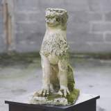 Лев, старинная садовая каменная скульптура 17 века.