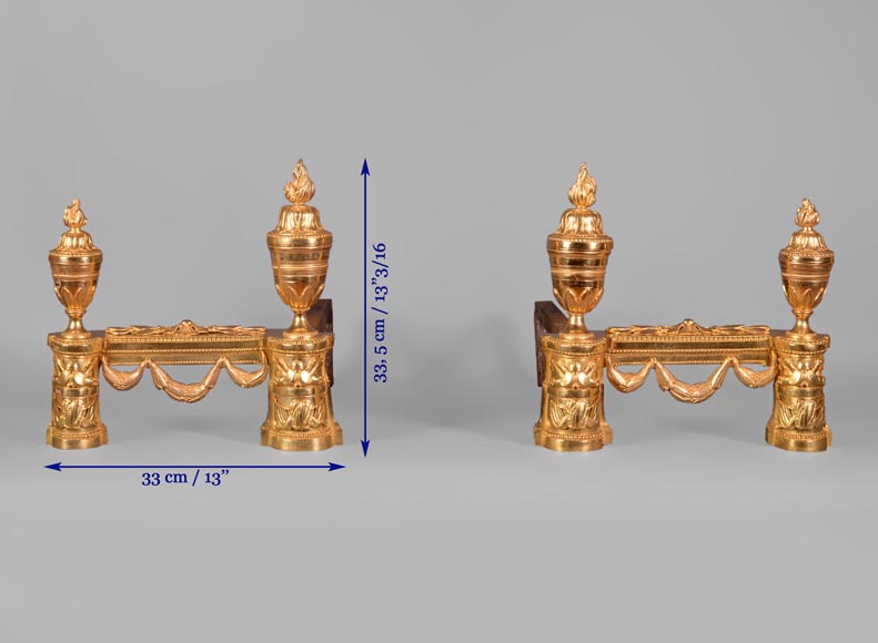 Красивая пара старинных бронзовых дровниц в стиле Наполеона III, украшенных военными трофеями.-7