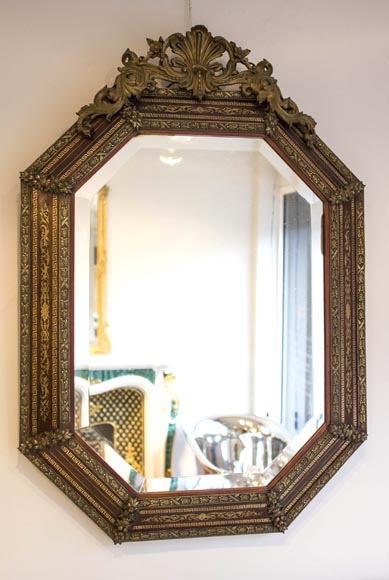 Красивое восьмиугольное зеркало в стиле Наполеона III: фацетное зеркало, дерево, бронза и инкрустации из позолоченной латуни.-0