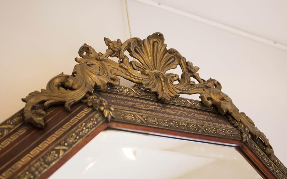 Красивое восьмиугольное зеркало в стиле Наполеона III: фацетное зеркало, дерево, бронза и инкрустации из позолоченной латуни.-1