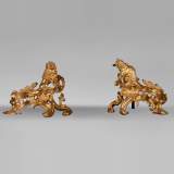 «Собака и кошка», пара дровниц в стиле Людовика XV из позолоченной бронзы, по модели Каффиери. 