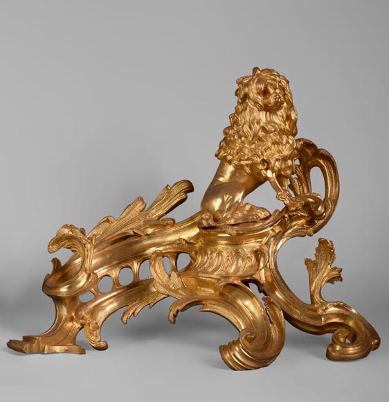 «Собака и кошка», пара дровниц в стиле Людовика XV из позолоченной бронзы, по модели Каффиери. -1