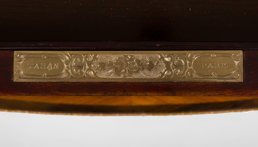 Мезон ТААН и Жюльен-Николя РИВАР (1802-1867) – Красивый столик для рукоделия, украшенный маркетри из фарфора в виде букета цветов и орнаментами из позолоченной бронзы-4